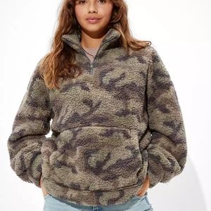 NWT American Eagle Camo Sherpa Pullover Large